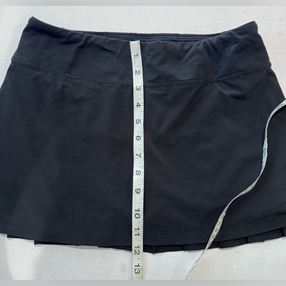 Lululemon Skort Black Built In Shorts Back Pleated Women's Sz 4 - Picture 3 of 4